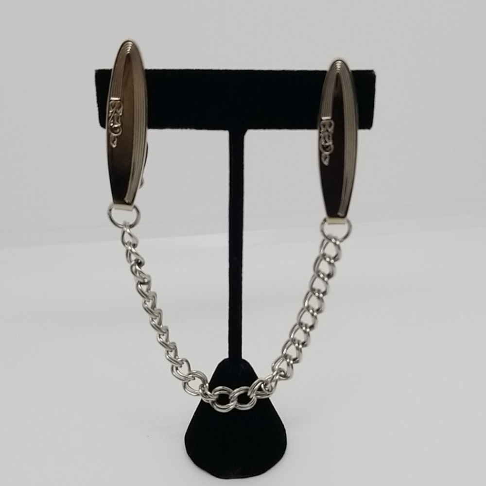 Sweater clip